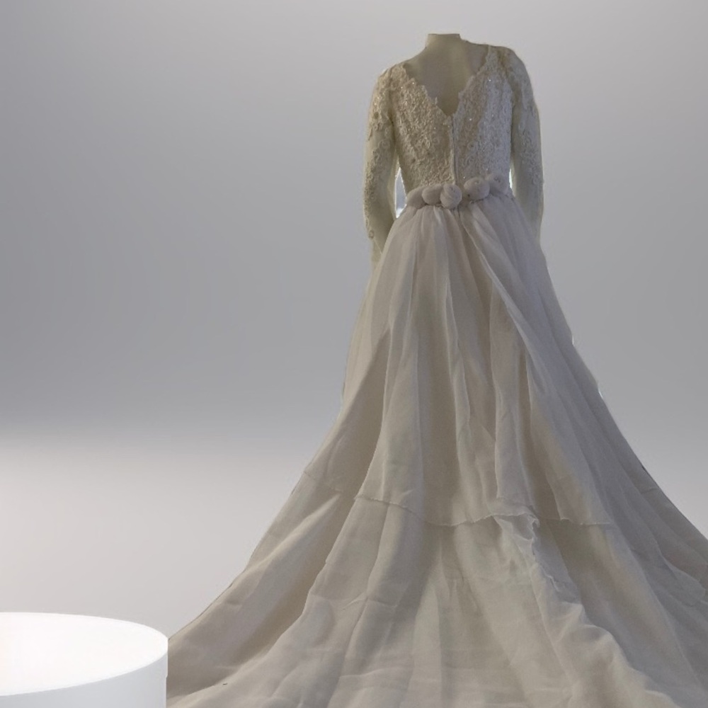 Pre loved 🥰 Morilee Vintage, minimal Raw Silk Wedding Dress. - Picture 3 of 15